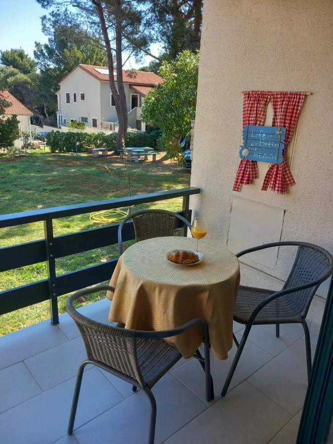 Apartmani Luni Premantura Exterior foto