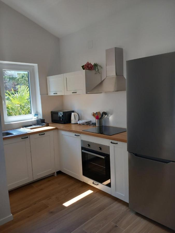 Apartmani Luni Premantura Exterior foto