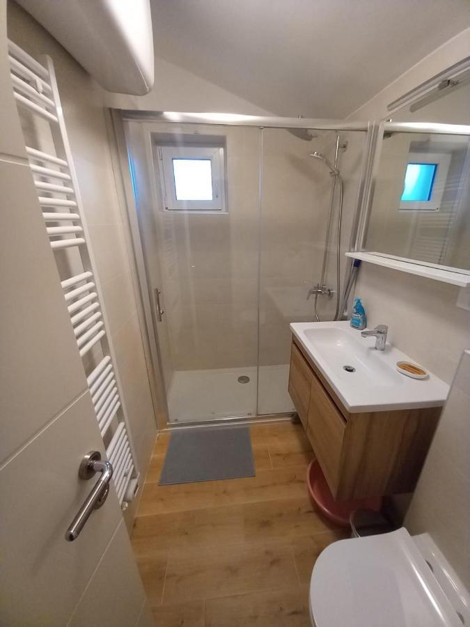 Apartmani Luni Premantura Exterior foto