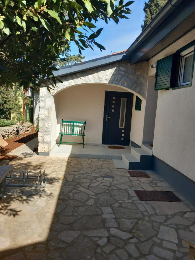 Apartmani Luni Premantura Exterior foto