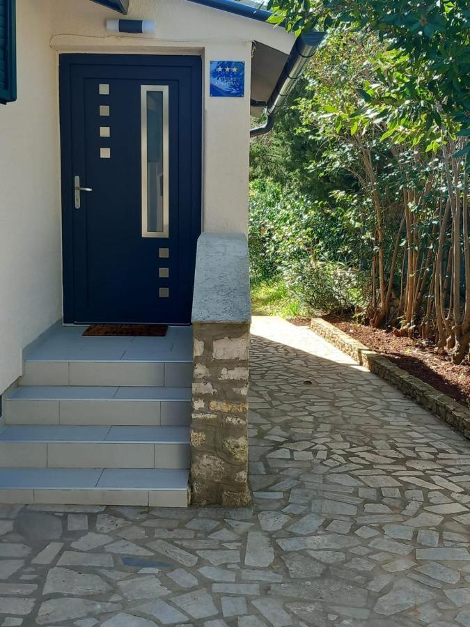 Apartmani Luni Premantura Exterior foto