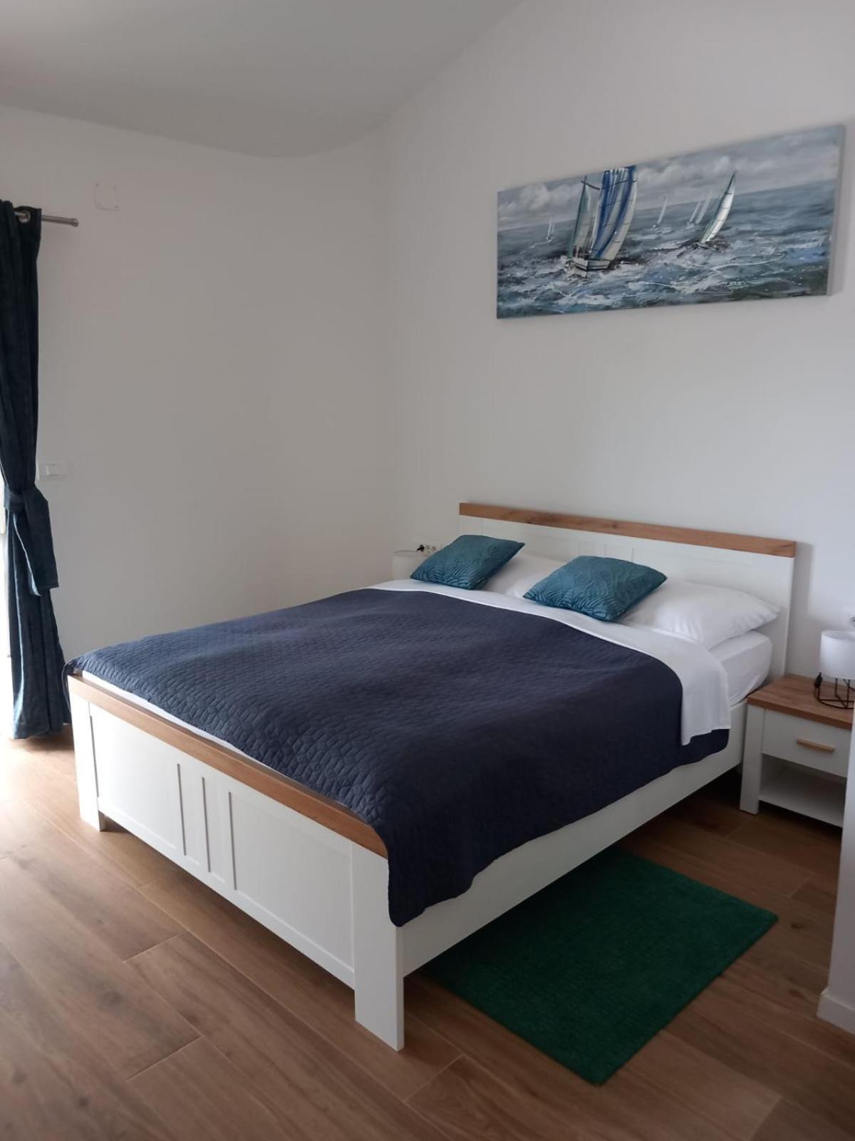 Apartmani Luni Premantura Exterior foto